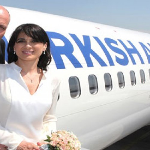 Wedding above the clouds on Turkish Airlines flight