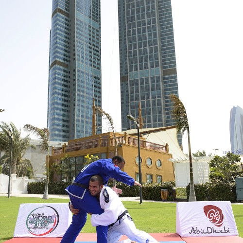 JIU-JITSU MASTERS BATTLE ON THE BEACH