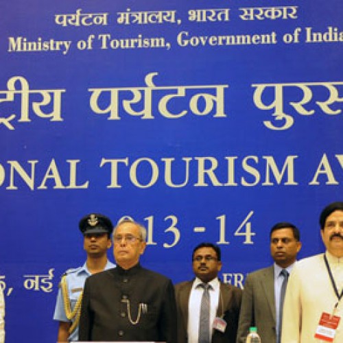 The President gives away National Tourism Awards 2013-14