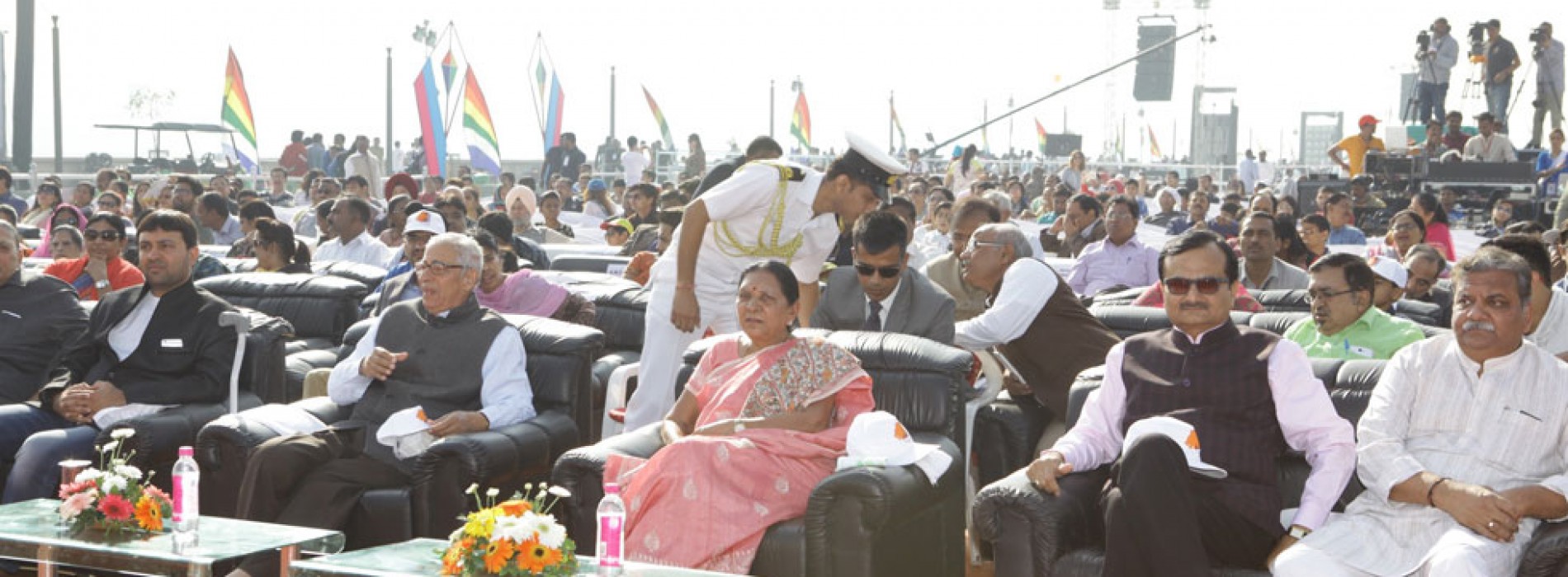 Gujarat’s Kite Festival ’16: grand and colorful