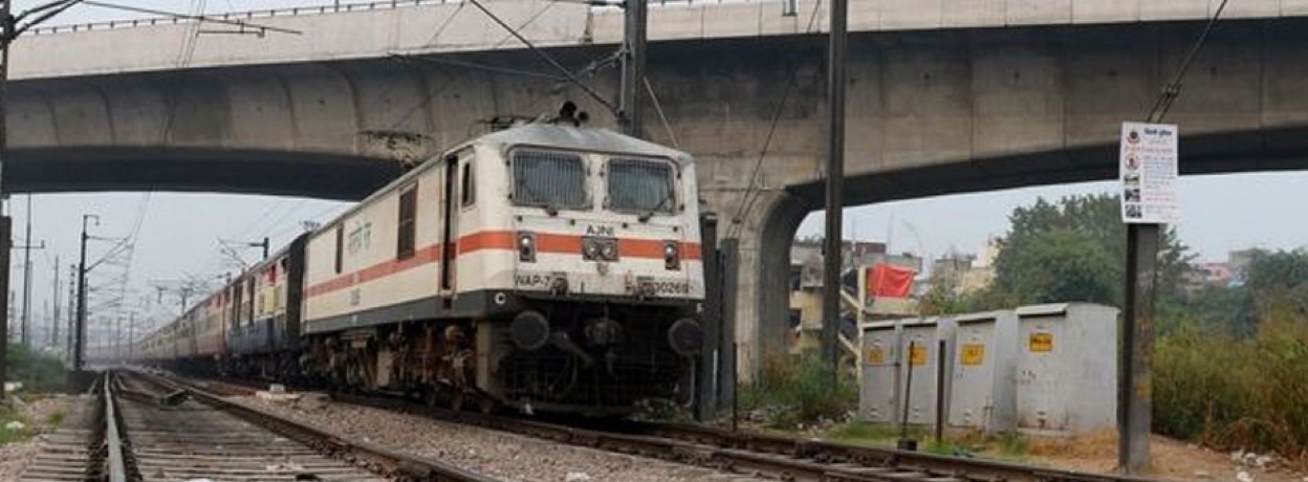 India teenagers die taking selfies with train