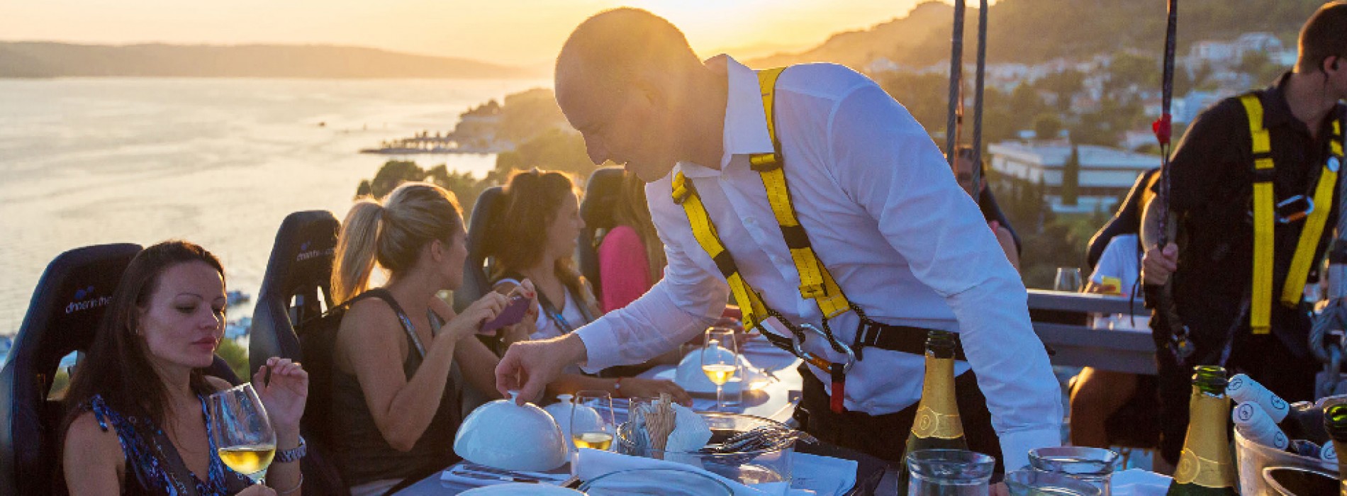 Dinner in the Sky by MONTE-CARLO