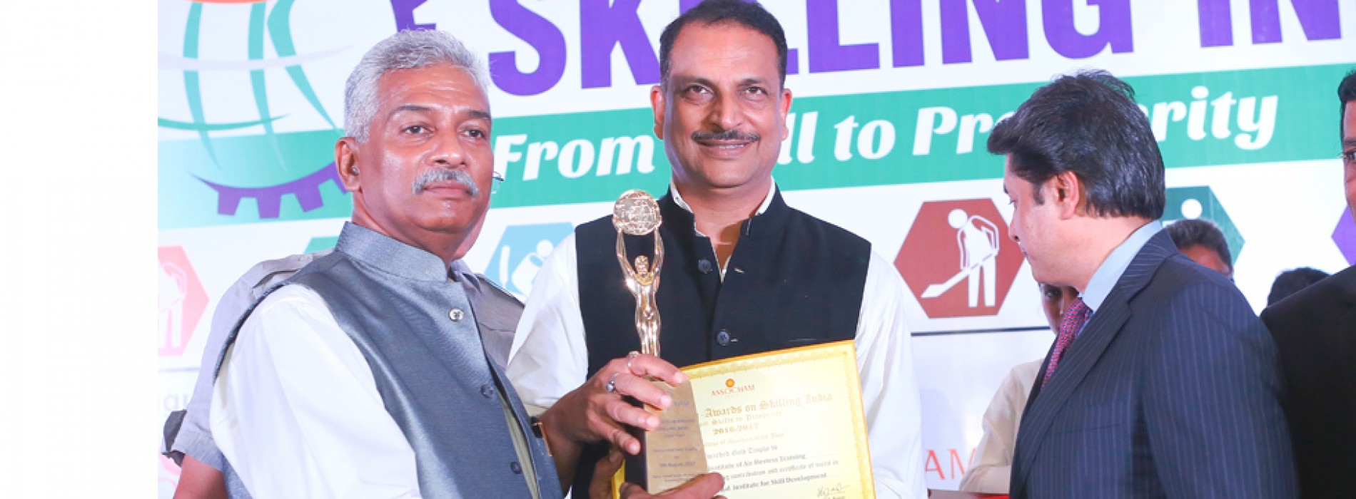 Frankfinn Air Hostess Training Institute receives the Gold Award for “Best Higher Vocational Institute for Skill Development”– 2017