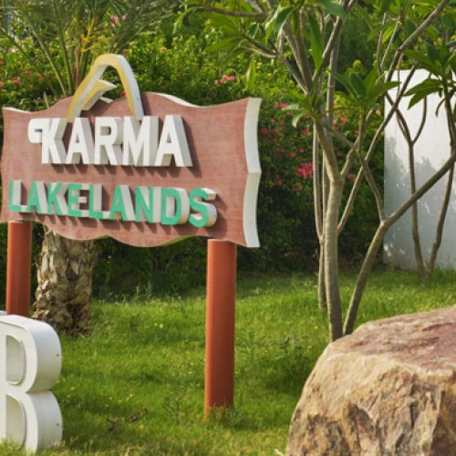 Experience a healthy lifestyle, filled with excitement & activities for everyone at Karma Lakelands