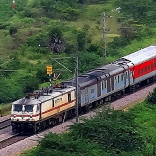 Rajdhani and Shatabdi passengers to get SMS if train late by over an hour