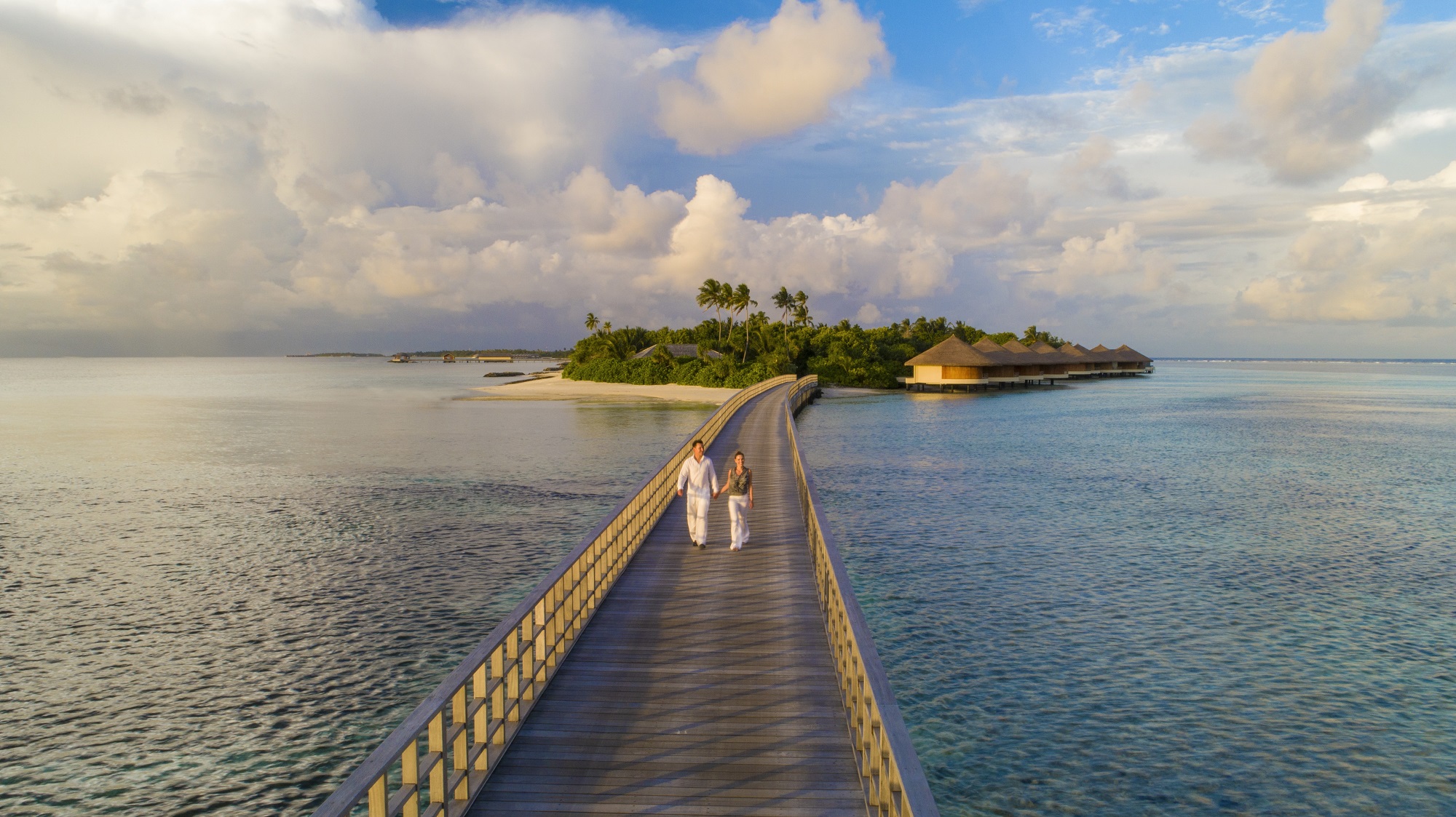 Bridge - couple walking - The Residence by Cenizaro Maldives