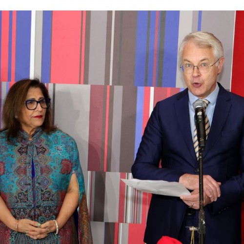 Le Méridien New Delhi Unveils “Consciously Festive” 23-ft Christmas Tree Crafted from 300 kg of E-Waste